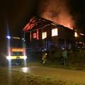 Zapalila se kuća kod Požege: Vatrogasci se bore s vatrom