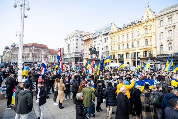 Zagreb: Skup podrške Ukrajini i ukrajinskom narodu na Trgu bana Josipa Jelačića