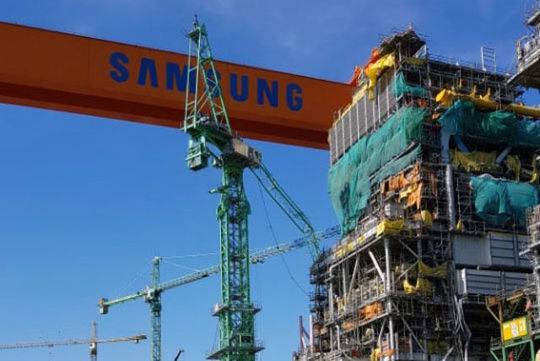A damaged crane is seen at a Samsung Heavy Industries shipyard in Geoje
