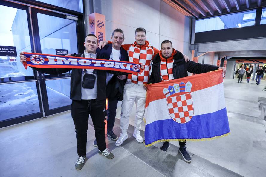 Herning: Navijači očekuju početak utakmice Hrvatska i Njemačka u polufinalu EHF Europskog prvenstva