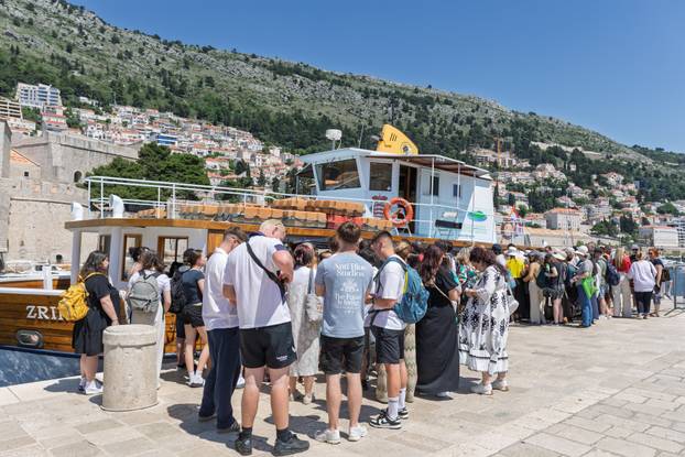 Dubrovnik: Velike gužve unutar povijene jezgre grada.