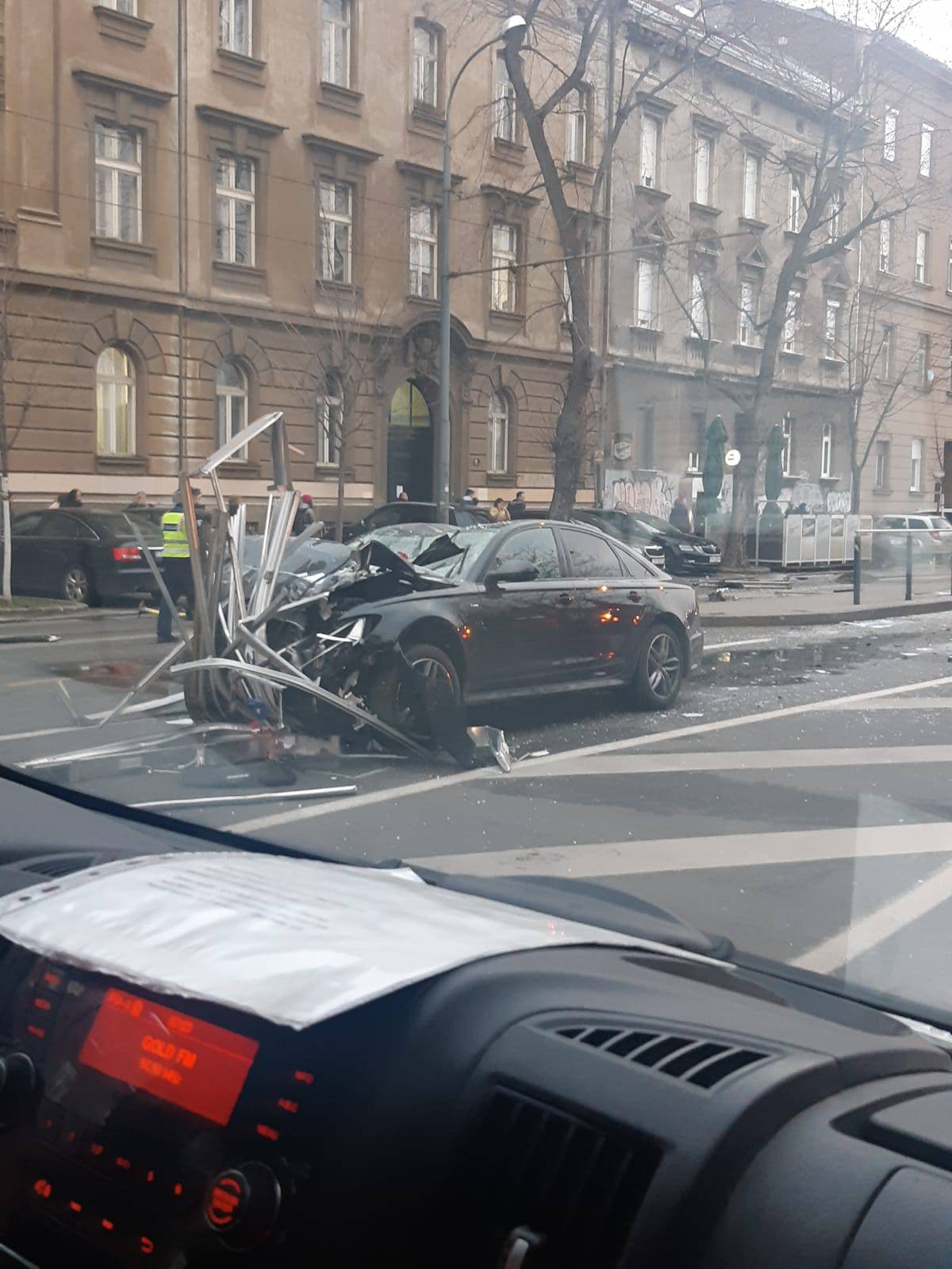 Krš i lom na stanici tramvaja u pet ujutro: 'Sve je puno stakla'