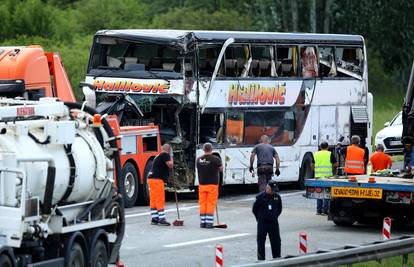Dvoje mrtvih u strašnoj nesreći na A3. Uhićeni vozači. Policija: 'Na cesti ipak nije bilo srne...'