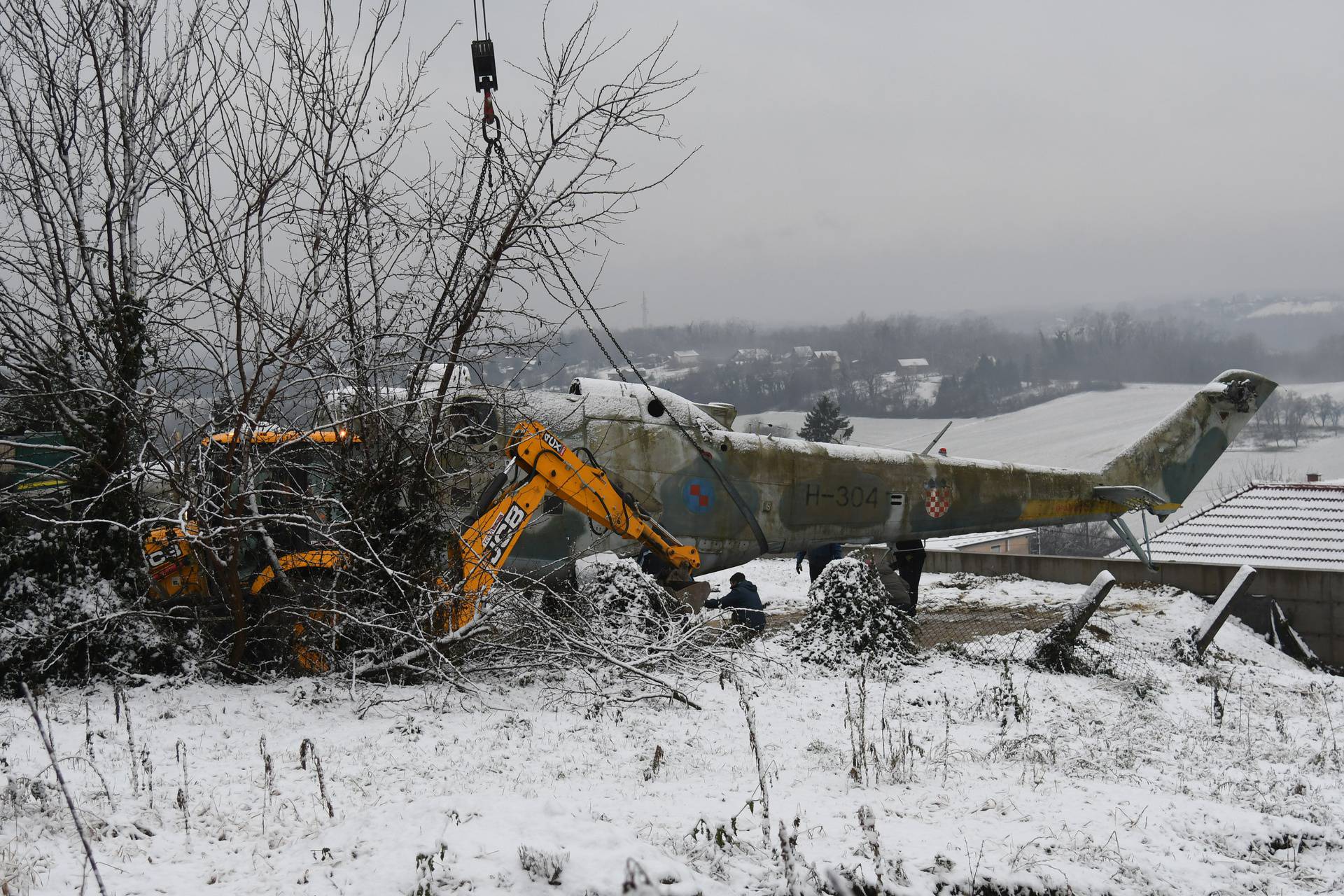 Bjelovar: Zrakoplov MiG 21 BIS i helikopter Mil Mi-24 dopremljeni u Kapelu gdje će biti turistička atrakcija