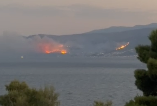 FOTO Ovo je mjesto velikog požara kod Krila Jesenice, gasi ga preko stotinu vatrogasaca