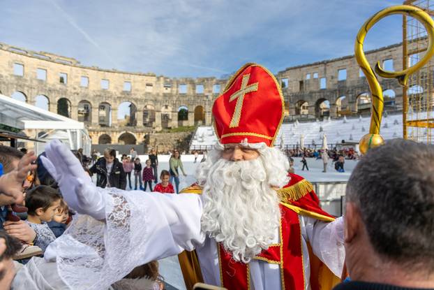 Pula: Sveti Nikola stigao je u  Arenu