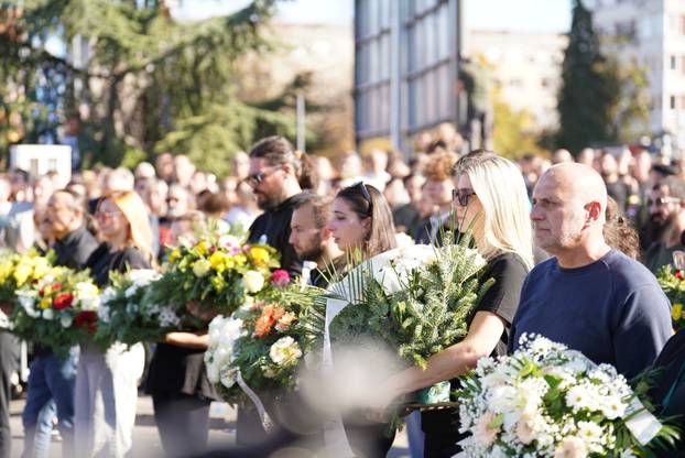 Novi Sad utihnuo na 16 minuta za sve poginule u nesreći u padu nadstrešnice