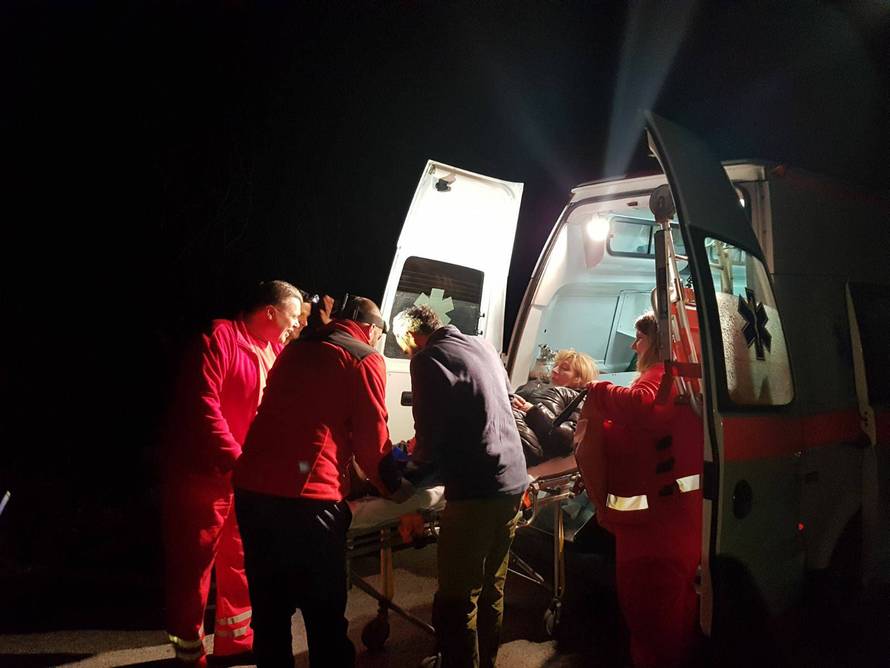 Automobil zaglavio u snijegu, krenuo je pješice i smrznuo se