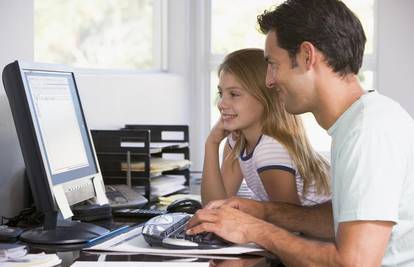Sve više djeca otvara profil za samohrane roditelje na netu