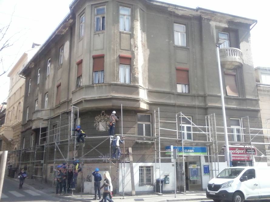 Nakon dvije godine skinuli su skelu kad ono - nema fasade