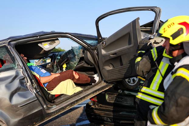 Zagreb: U blizini naplatne postaje Sveta Helena održana je vježba "Sigurnost 25"