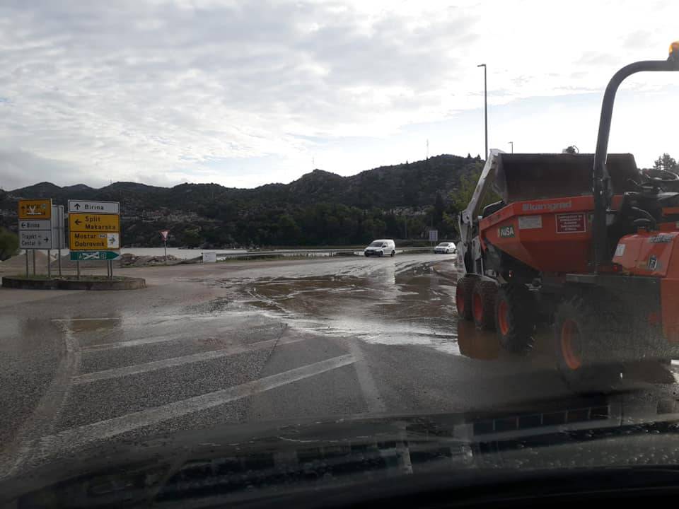 FOTO Olujno nevrijeme pogodilo Neretvu: U Pločama u kratkom roku palo čak 190 litara kiše