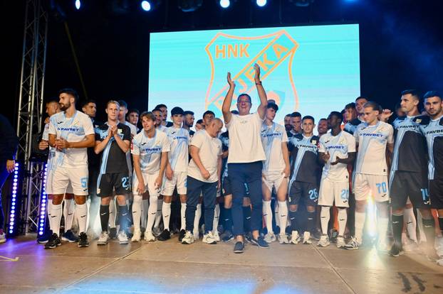 FOTO Euforija u Rijeci ne staje! Pogledajte kako je izgledalo predstavljanje novih dresova