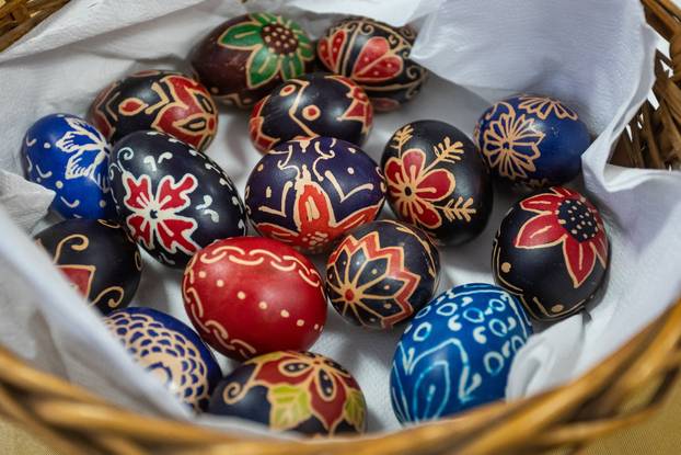 Đakovo: Radionica ukrašavanja uskrsnih jaja voskom u kući Reichsman