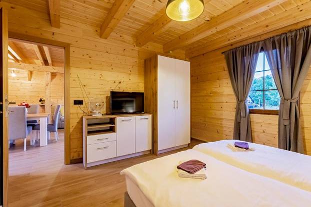 FOTO Zavirili smo u skrivenu drvenu oazu nadomak Plitvica