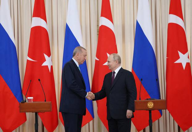 Turkish President Erdogan and his Russian counterpart Putin hold a press conference in Sochi