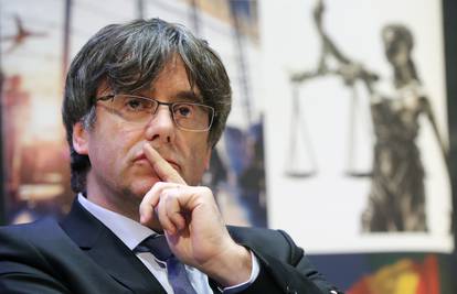 'Živjela slobodna Katalonija': Puigdemont se pojavio pa opet nestao, nije ga bilo 7 godina...