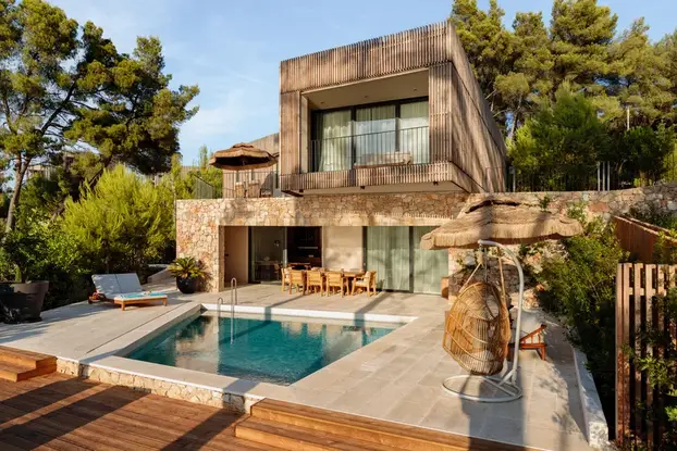 FOTO Prekrasna vila na Hvaru dobila je nagradu za dizajn - neprimjetno uranja u okoliš