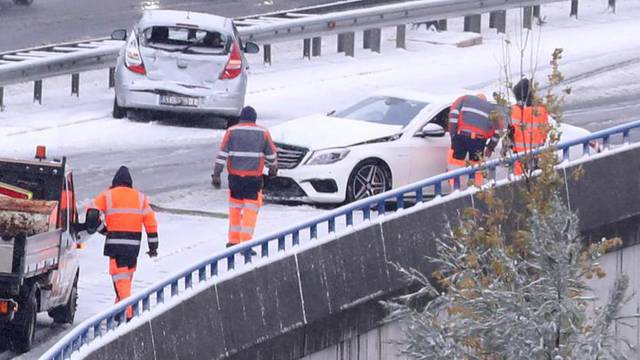 Klis: Zbog snijega na cesti došlo je i do prometne nezgode