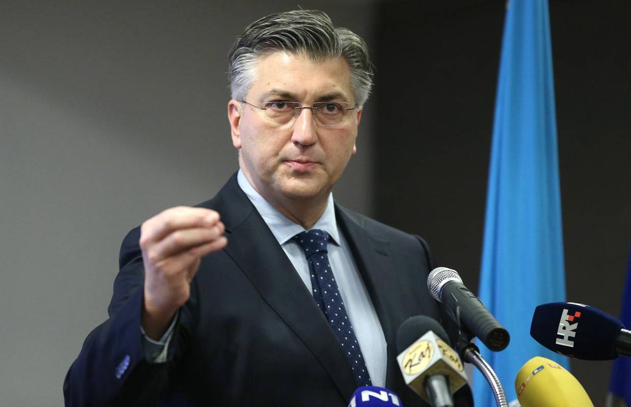 Plenković sudjelovao na saboru Mladeži HDZ-a i govorio o avionima, pandemiji, cijepljenju