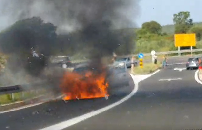 Zapalio se auto na zadarskoj brzoj cesti: 'U trenu je planuo'