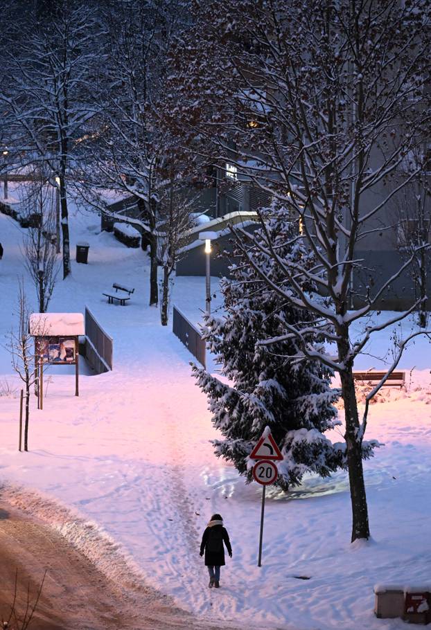 Zagreb: Snijeg zabijelio grad