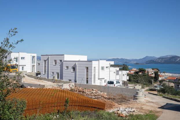 Kompleks Vila koji se gradi u Dračama, jednu od vila gradi i Halid Bešlić