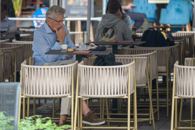 Zagreb: Tomislav Horvatinčić  nakon kave prošetao po špici 