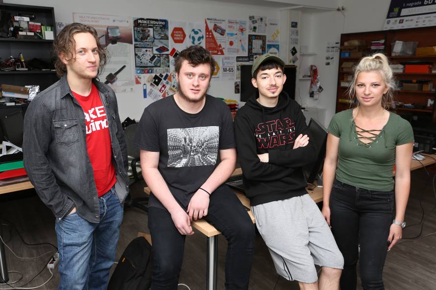 Na svom prvom poslu brine da svaka konzola bude bez greške