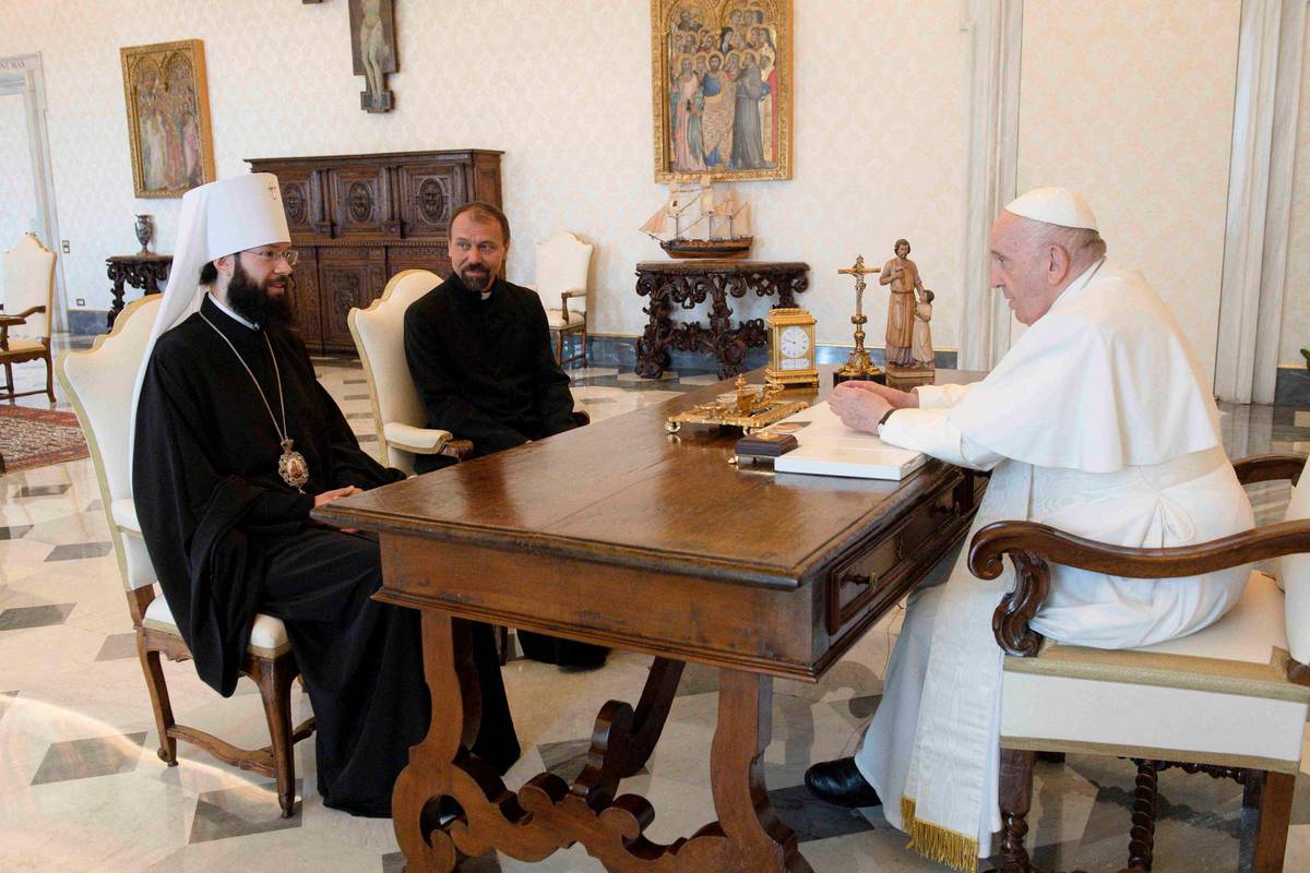 Papa se sastao s drugim najvišim klerikom ruske crkve uoči susreta s patrijarhom