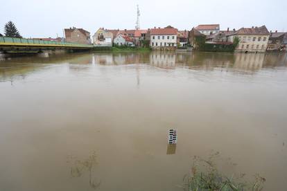 FOTO Sava se izlila iz korita u Zagrebu, Kupa raste i stvara nemile probleme u Karlovcu