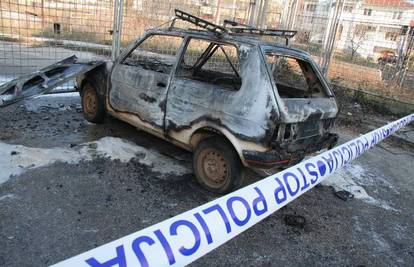 Zadar: Zapalili stari Yugo ispred diskoteke Gotham