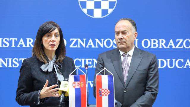 Hrvatski učenici u Srbiji prvi će dobiti digitalne udžbenike