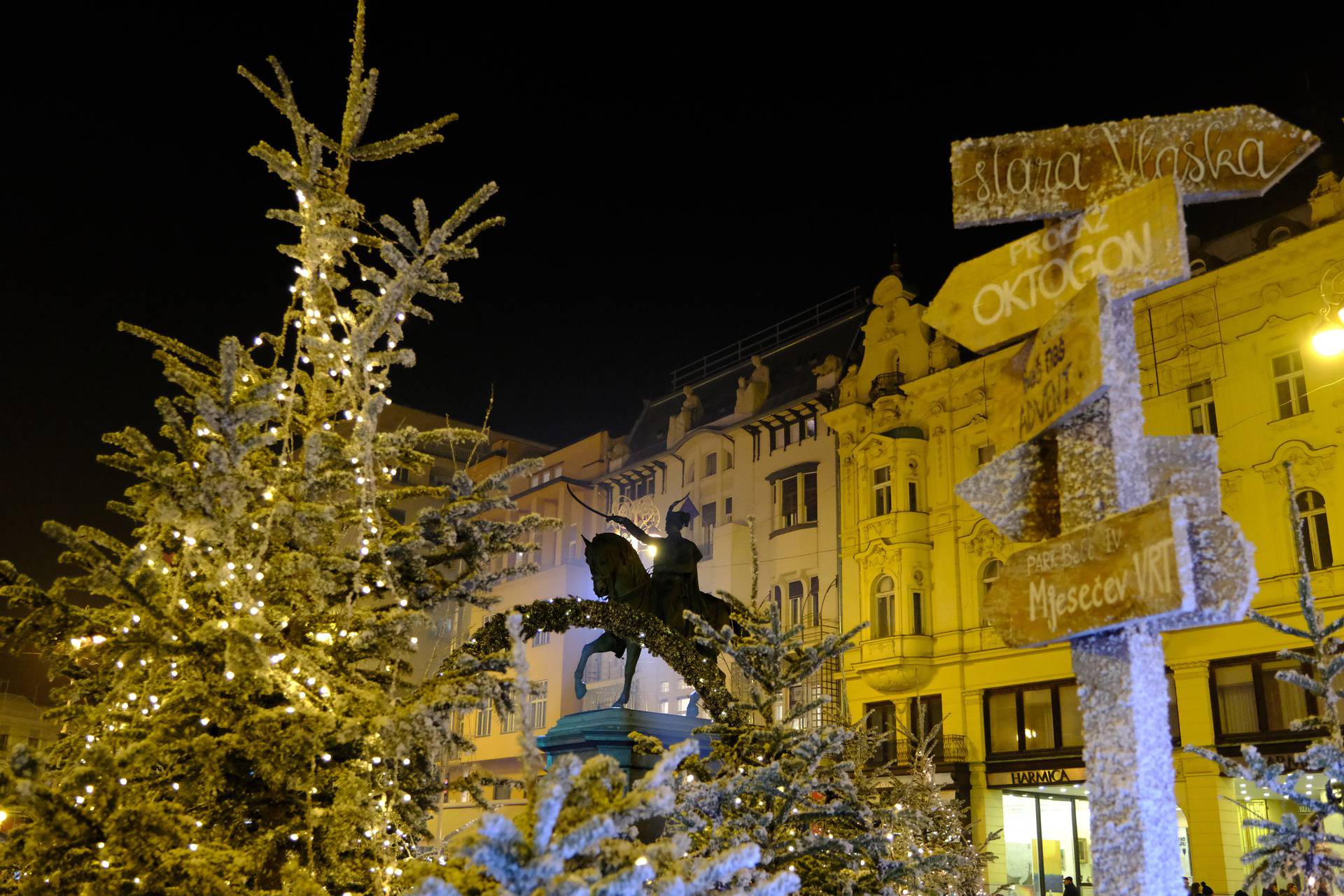 Zagreb: Trg je spreman za Advent 