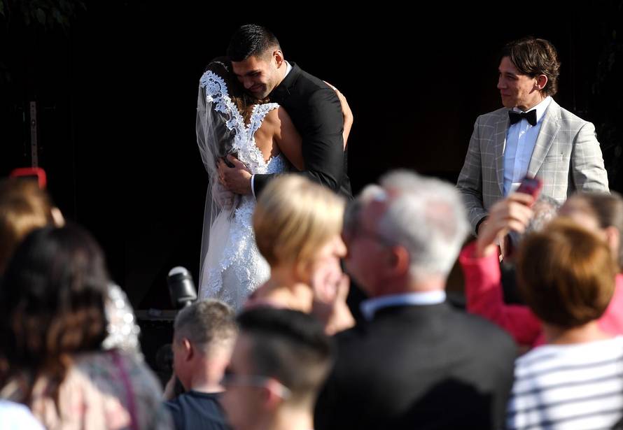 Vjenčanje boksača Filipa Hrgovića i Marinele Čaja u župi Svih svetih u Sesvetama