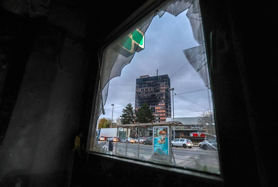 Zagreb: Dim i dalje izlazi iz Vjesnikovog nebodera