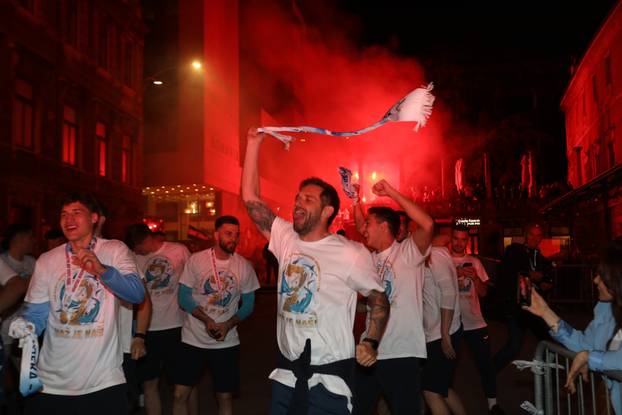 Rijeka: Navijači i Igrači Rijeke na Korzu slave osvajanje Hrvatskog nogometnog kupa