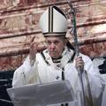 Papa  Franjo dekretom službeno dopustio ženama dijeliti pričest, ministrirati, čitati na liturgijama