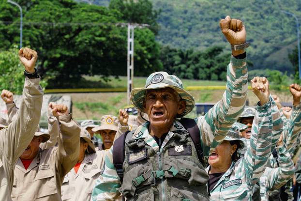 Venezuela holds drills to train citizens in weapon handling