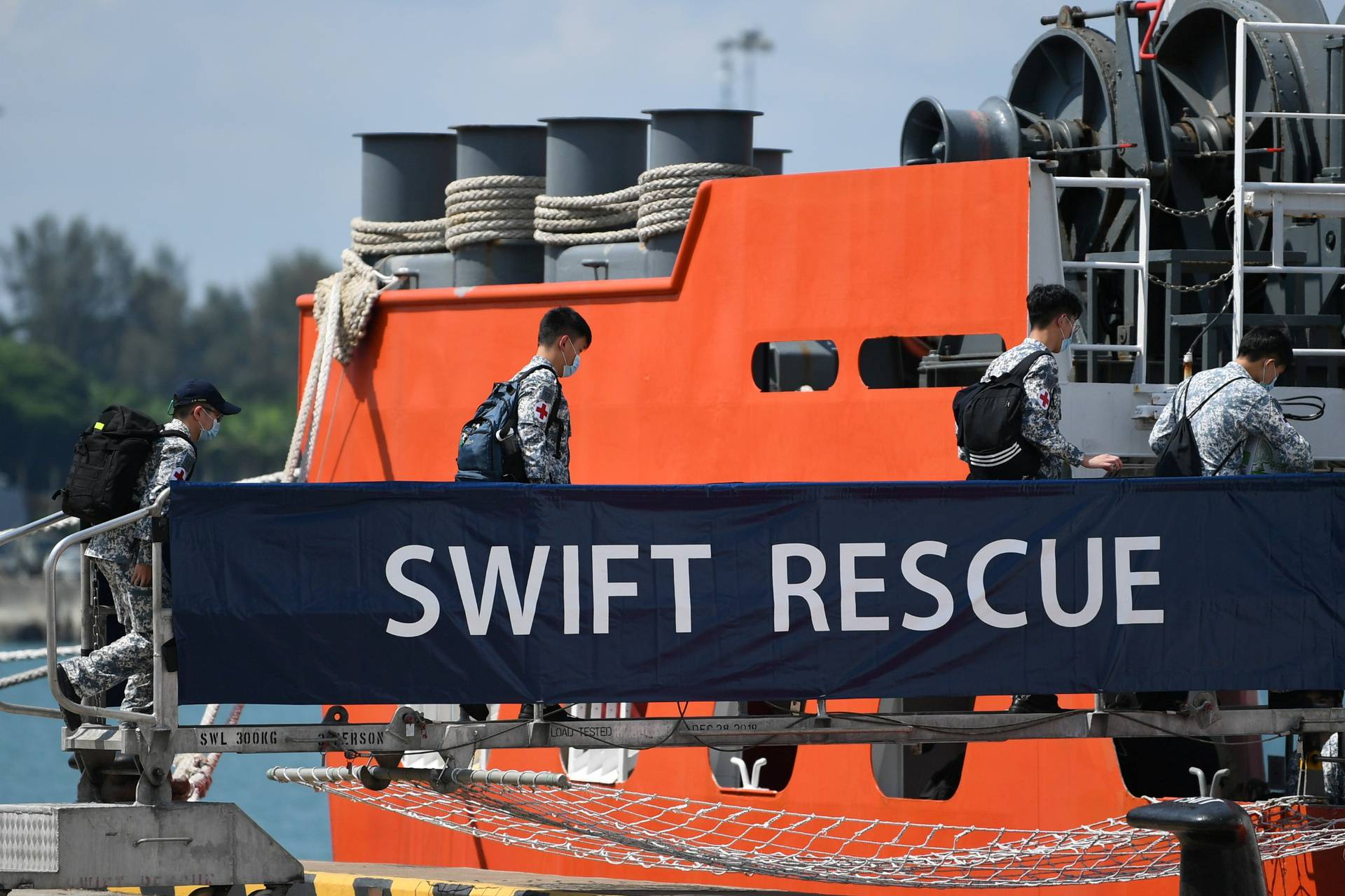 Singapore Navy in search for Indonesia's missing submarine