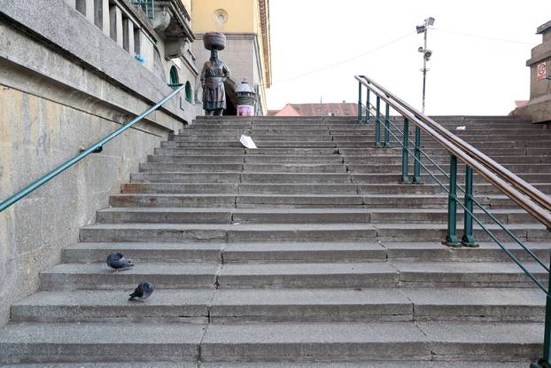 Zagreb: Pet mjeseci nakon zatvaranja obnova tržnice Dolac još nije počela, a ne zna se ni kada će
