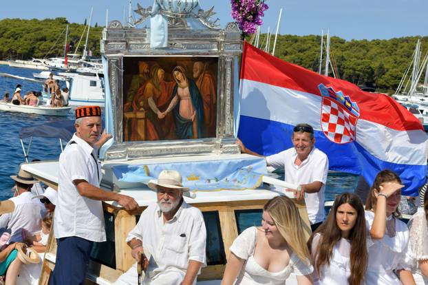 Rogoznica: Ispra?aj Gospe od Kapelice