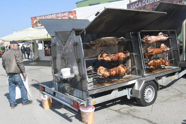 Gudovac: Od gastro ponude, najtraženiji su odojak i janjetina s ražnja