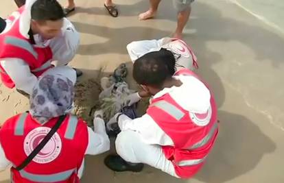 Još jedna potresna snimka: More izbacilo tijelo dječaka