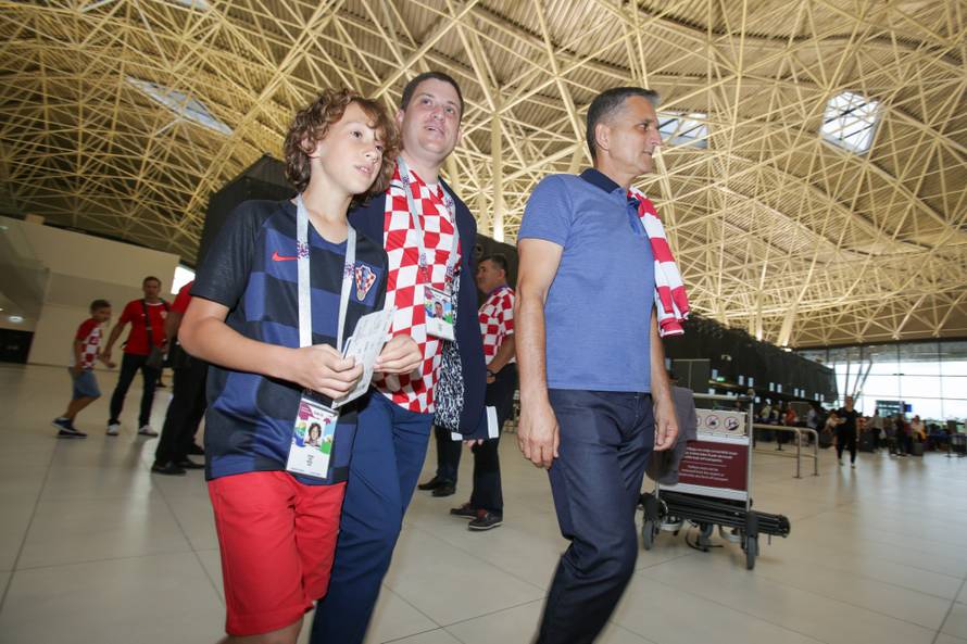 Zagreb: Brojne osobe iz javnog Å¾ivota odlaze Äarter letom na finalnu utakmicu HrV - FRA