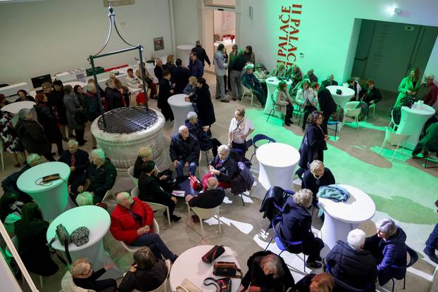 U Zadru održan Bal umirovljenika, zaplesao i ministar Šime Erlić