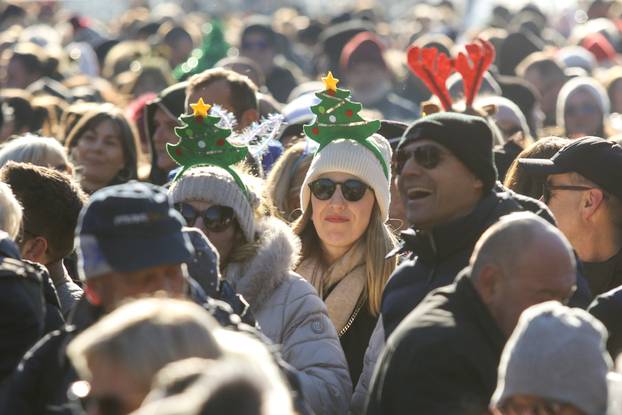 Doček Nove godine u podne u centru Fužina