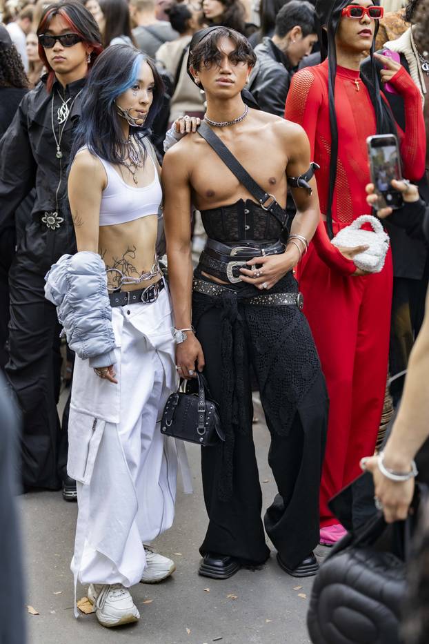 Ekskluzivno s Pariškog tjedna mode: Pogledajte najhrabrije modne odabire, sve je u metalu