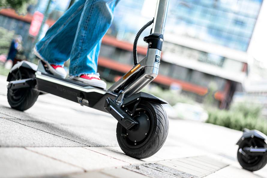 Juraj Šebalj i Jelena Glišić pozivaju vas na druženje uz e-bicikle i e-romobile