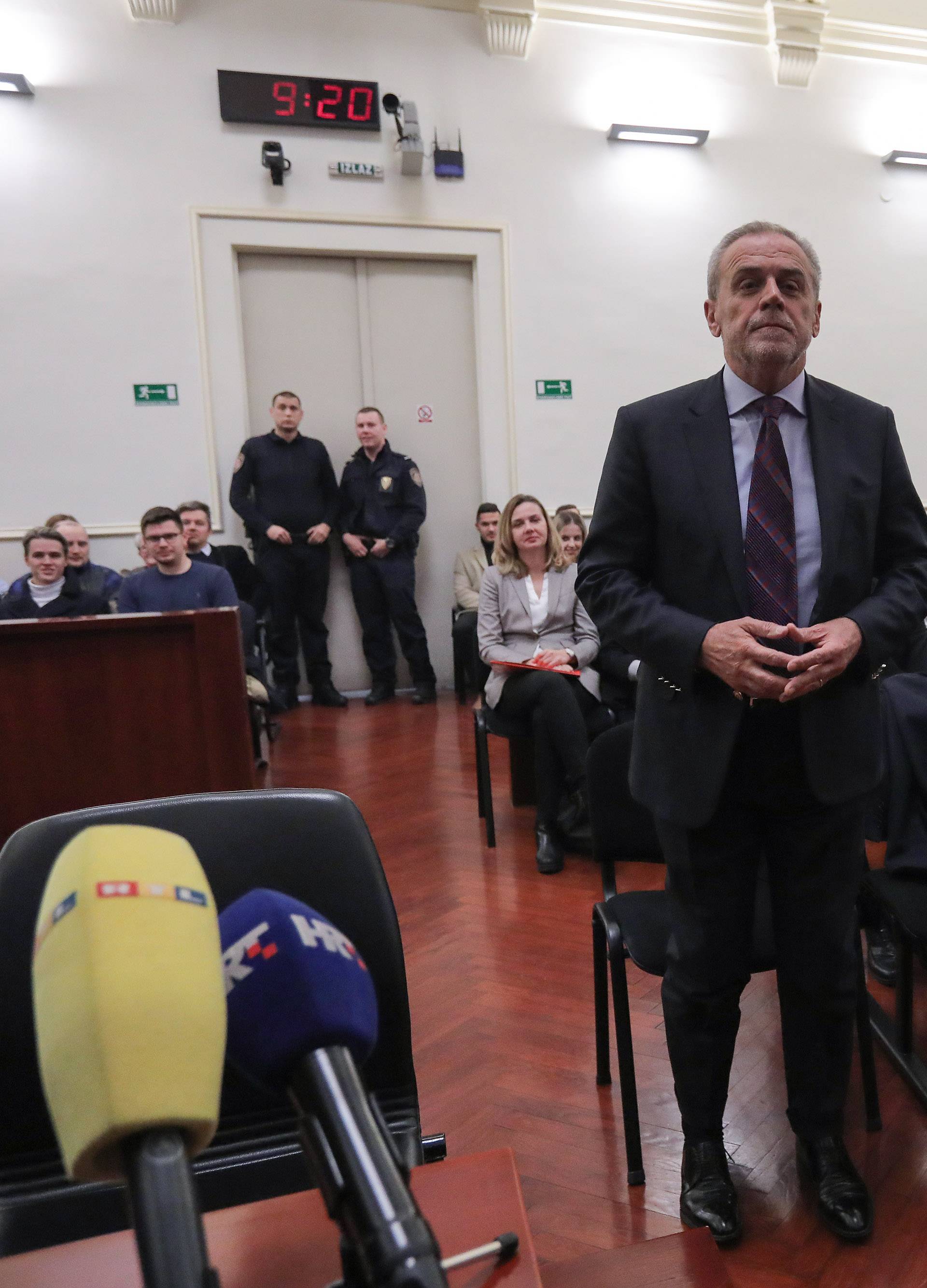 Gotovo ročište: Milana Bandića izveli sa suda na stražnja vrata